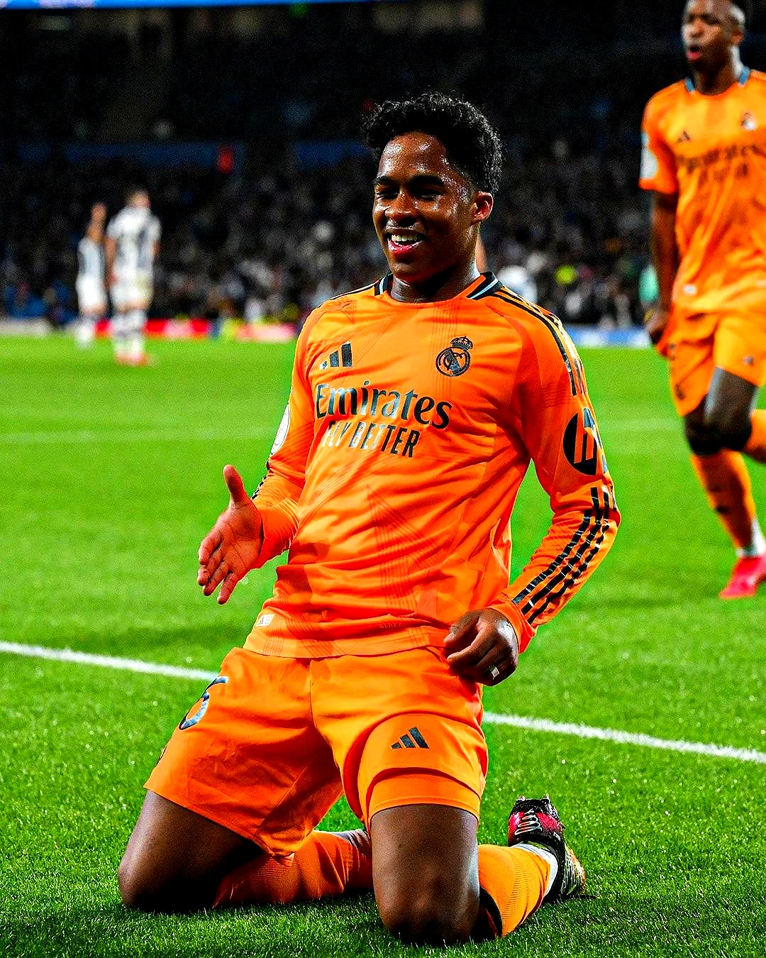 关于莱万多夫斯基传巴萨邀约，或加盟西班牙劲旅的信息