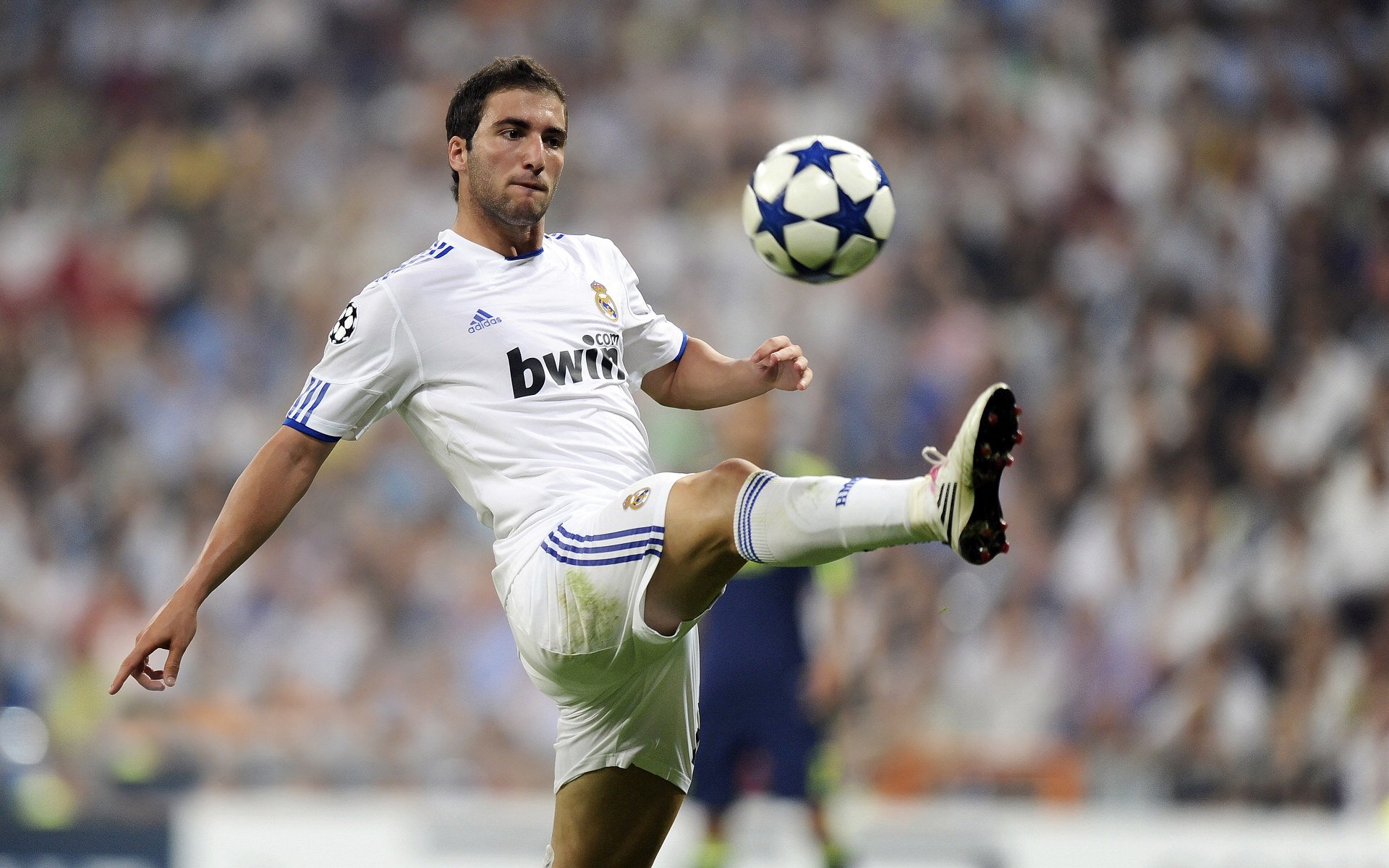 当本泽马照亮前路，皇马传奇与土耳其封锁巴萨的战术启示